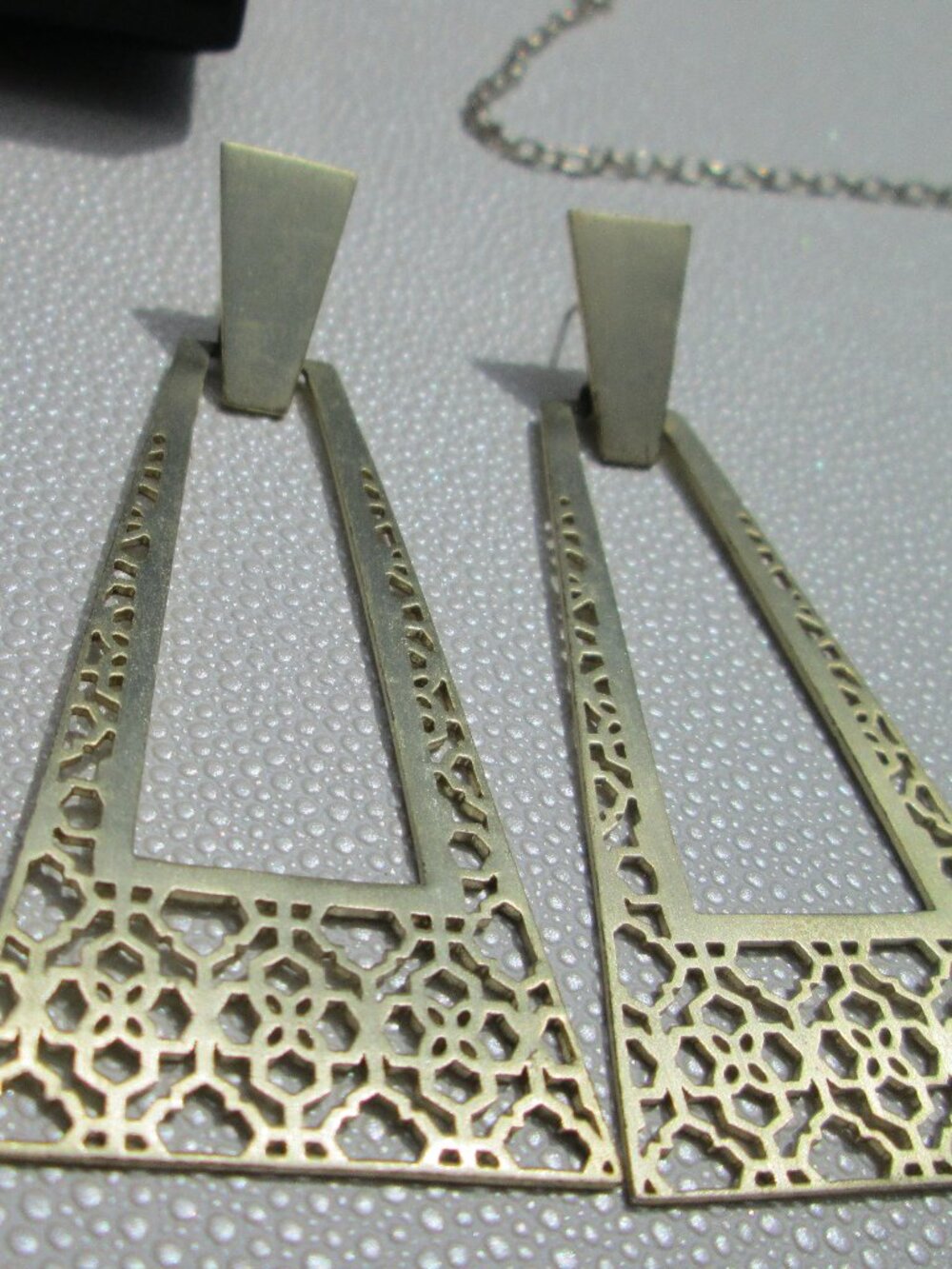 Kendra Scott  Earrings large  gold tone